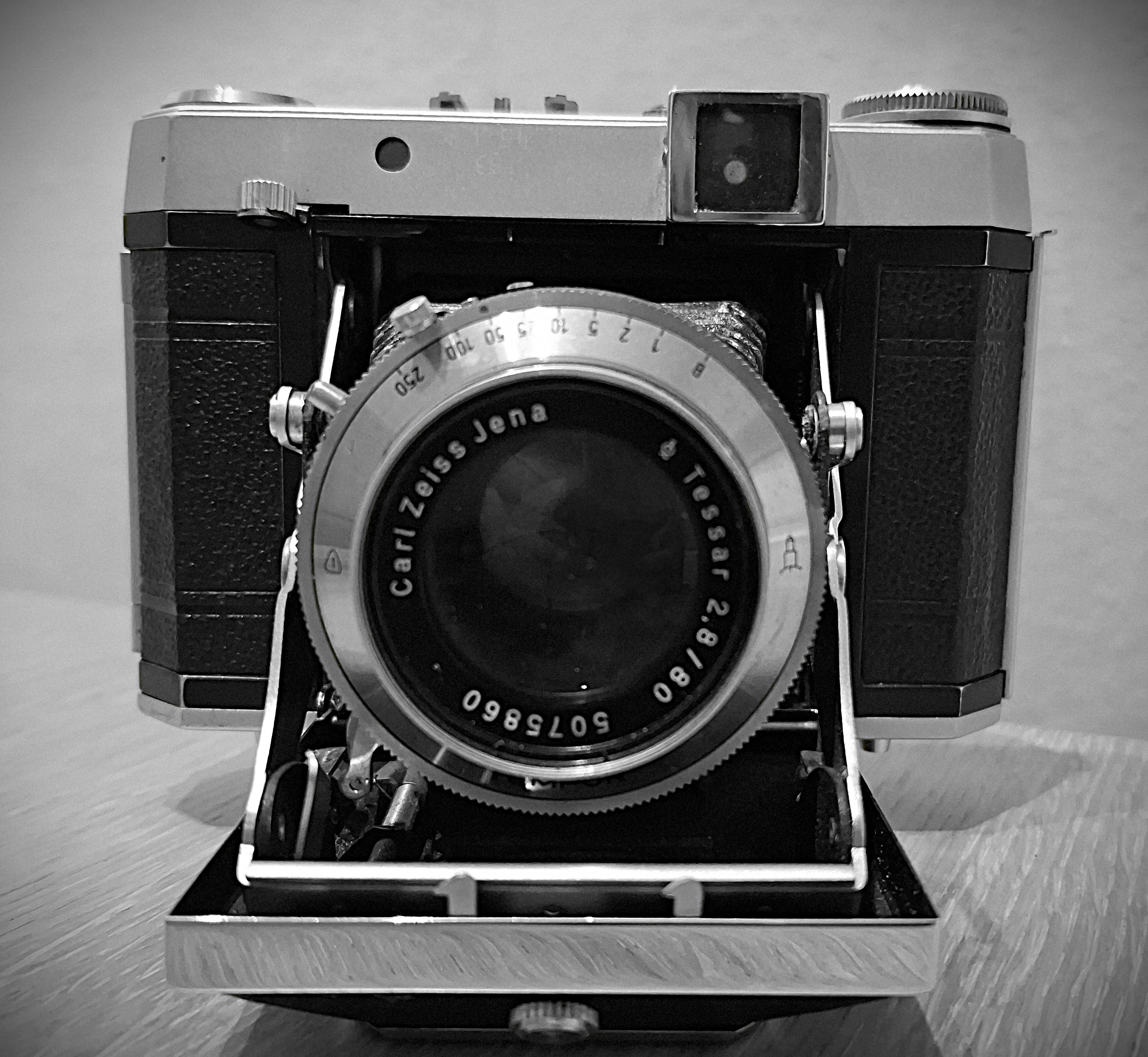 Certo – Dresdner Kamerabau zwischen Handwerk, Serienfertigung und DDR-Industrie